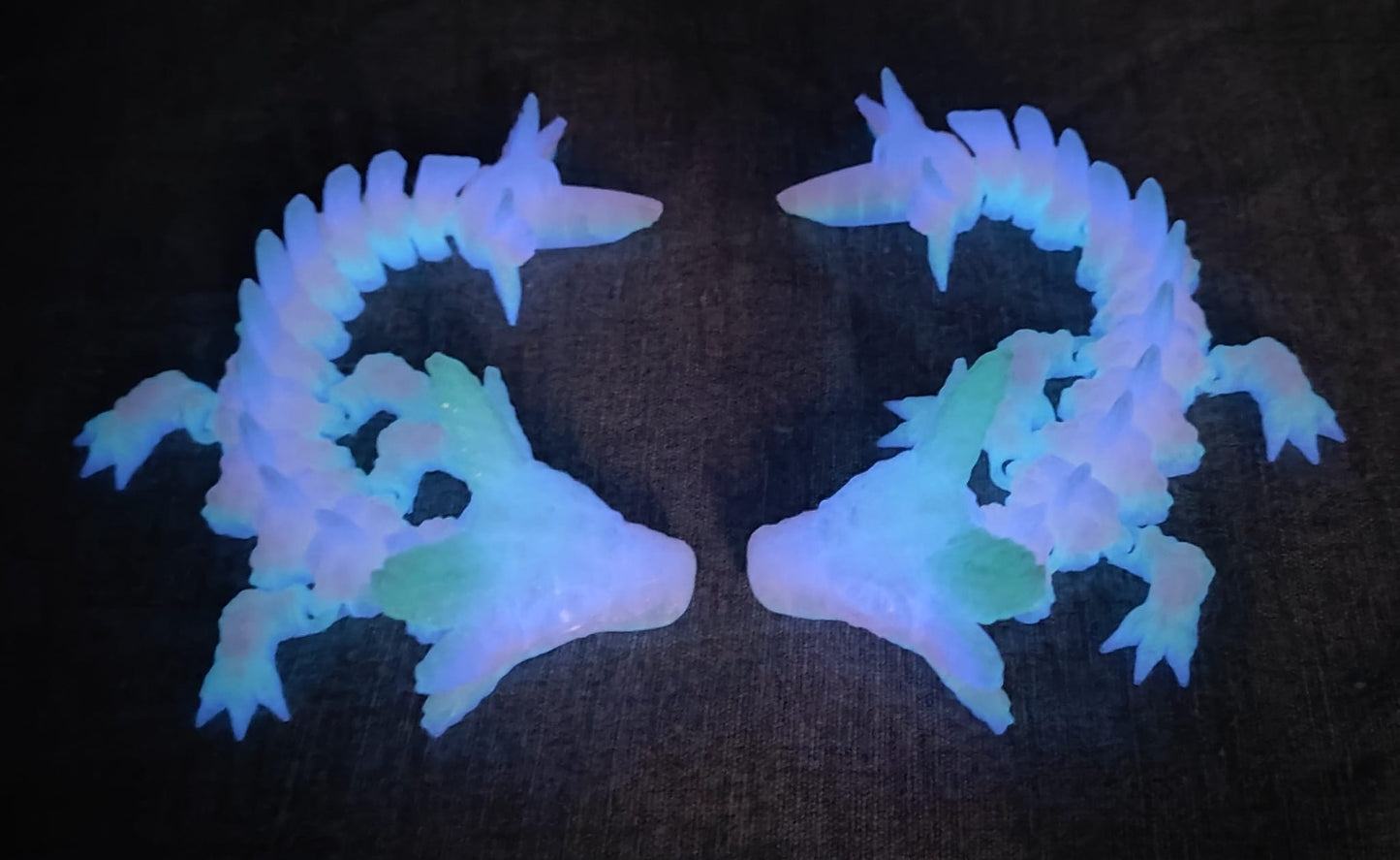 Art 0120 Flexi Leucht Axolotl | 3D-gedruckter beweglicher Axolotl | ca. 18 cm lang | PLA bunt leuchtend Deko & Geschenk für Fantasy-Fans Art 0120