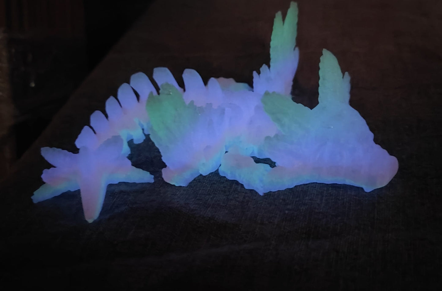 Art 0121 Flexi Leucht Axolotl mit Flügel | 3D-gedruckter beweglicher Axolotl | ca. 18,5 cm lang | PLA bunt leuchtend Deko & Geschenk für Fantasy-Fans Art 0121