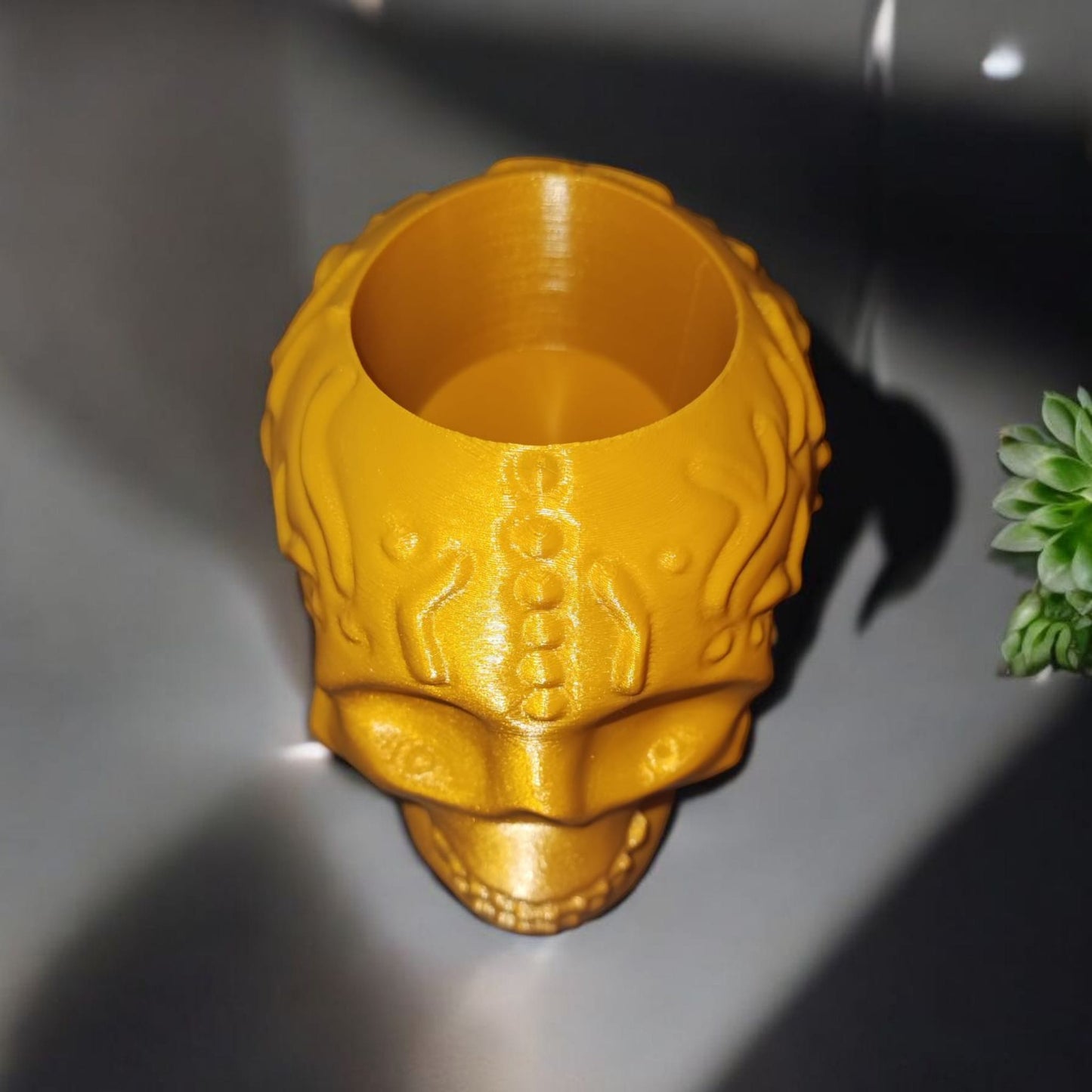Art 080 Deko Totenkopf | 3D-gedruckter Stiftehalter/behälter | 10cm Höhe & 13,5cm Tiefe | PLA Goldfarbend Deko Home Geschenk Art 080