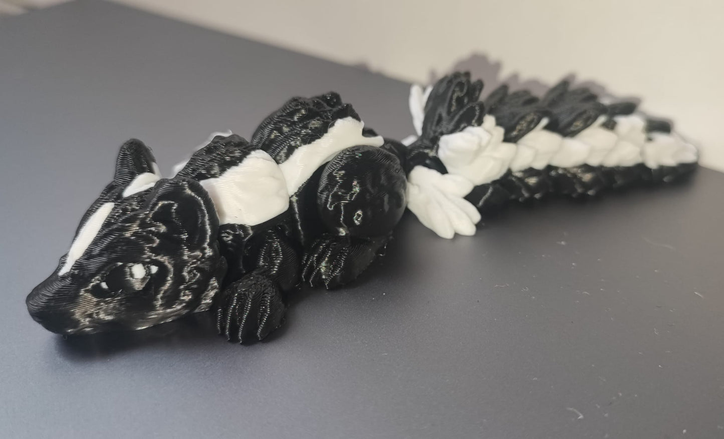 Art 0102 Stinktier Deko| 3D-gedruckt | 12,5cm lang | PLA schwarz/weiß Deko Home Geschenk Art 0102