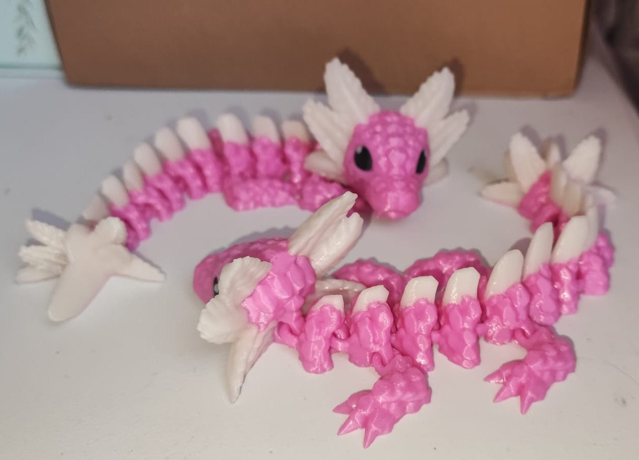Art 0111 Flexi Axolotl | 3D-gedruckter beweglicher Axolotl | ca. 18 cm lang | PLA weiß/rosa Deko & Geschenk für Fantasy-Fans Art 0111