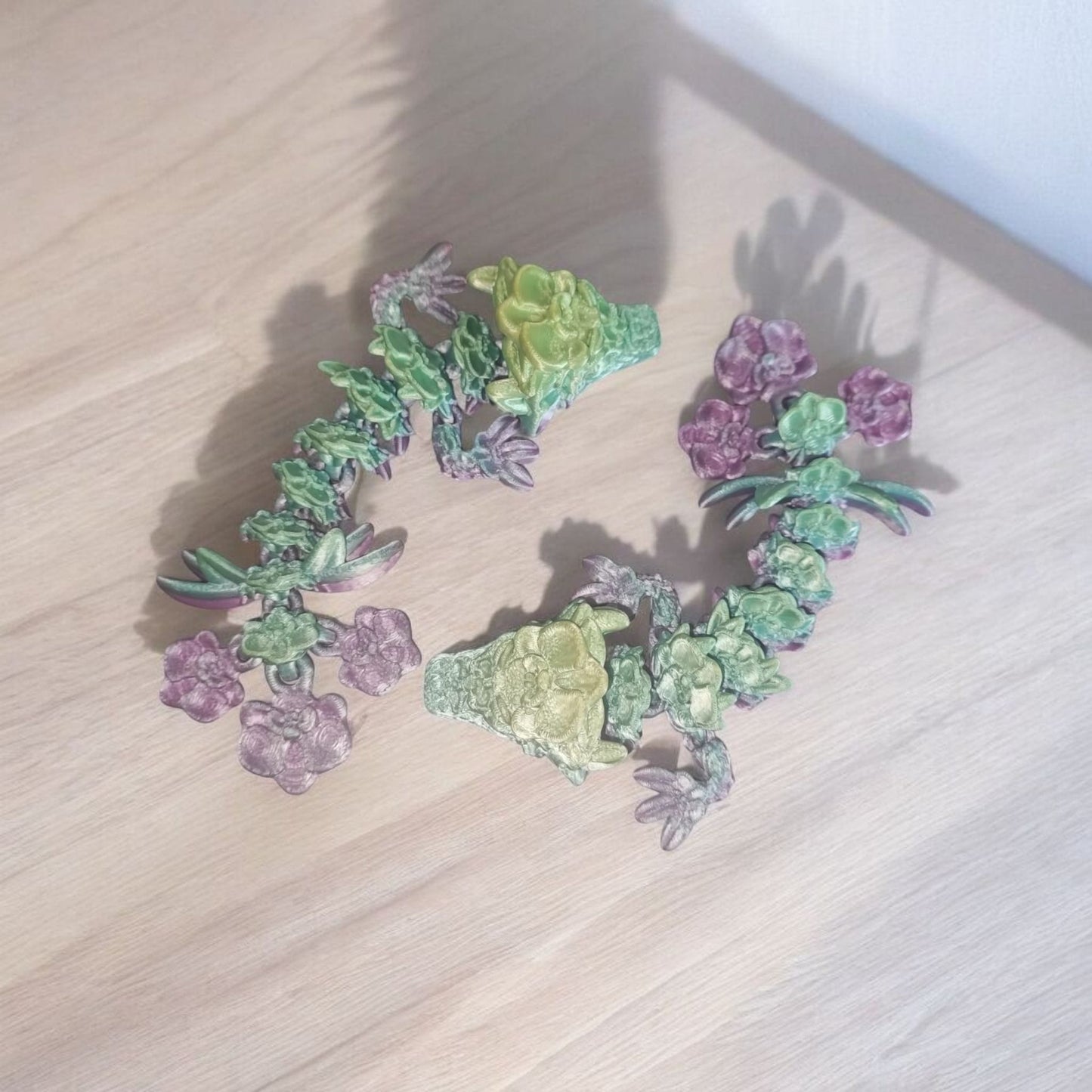 Art 046 Flexi Orchideen-Drache | 3D-gedruckter beweglicher Drache | ca. 15,5 cm lang | PLA Farbverlauf Deko & Geschenk für Fantasy-Fans Art 046