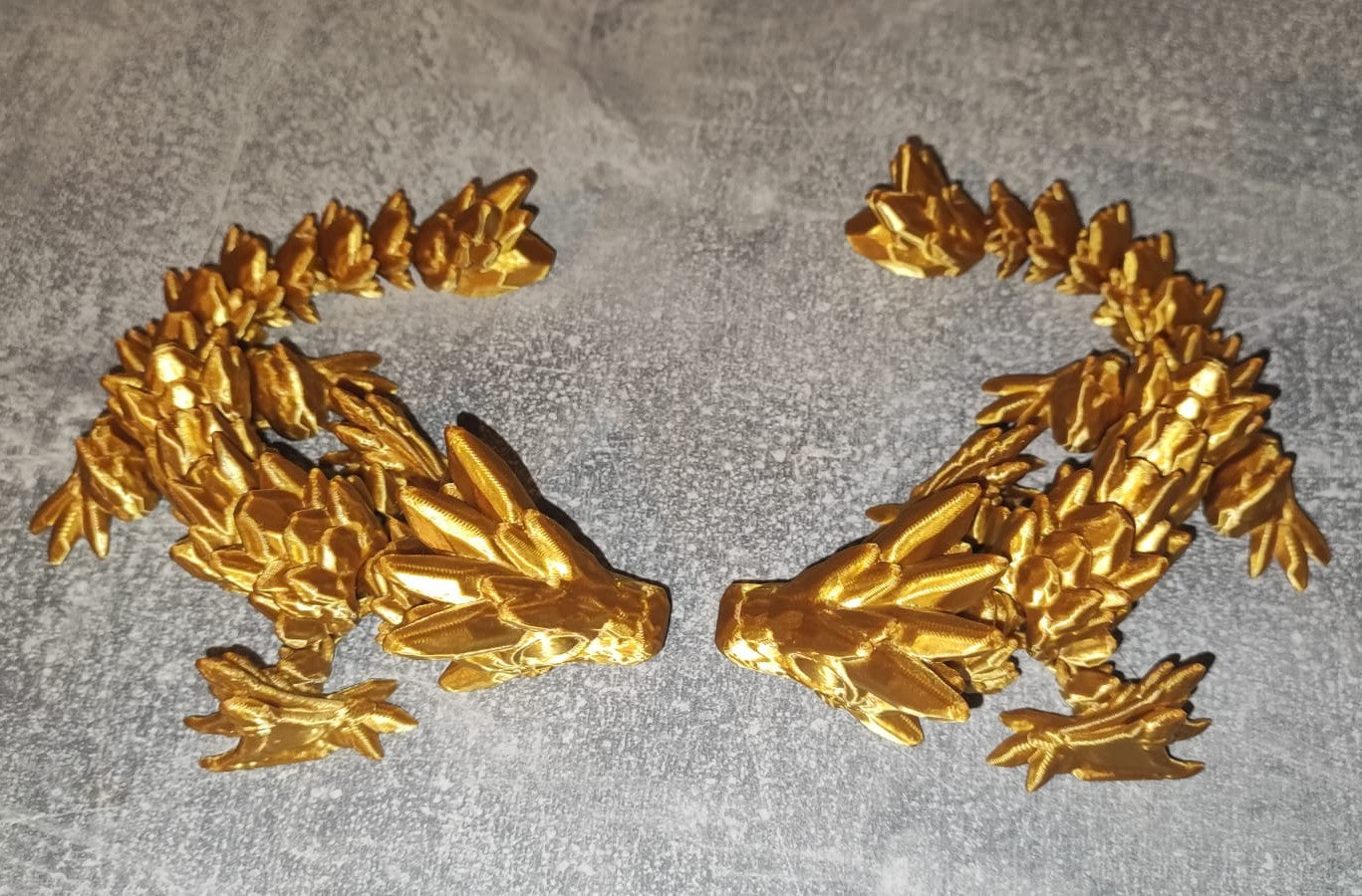 Art. 0184 Flexi Edelstein Drache | 3D-gedruckter beweglicher Drache | ca. 17,5cm cm lang | PLA glänzend gold Deko & Geschenk für Fantasy-Fans Art. 0184