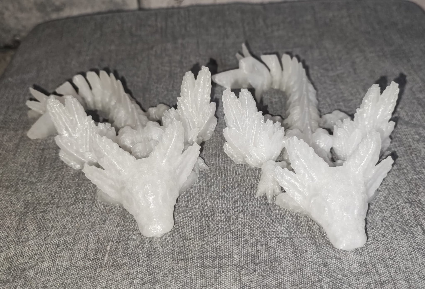 Art 0121 Flexi Leucht Axolotl mit Flügel | 3D-gedruckter beweglicher Axolotl | ca. 18,5 cm lang | PLA bunt leuchtend Deko & Geschenk für Fantasy-Fans Art 0121