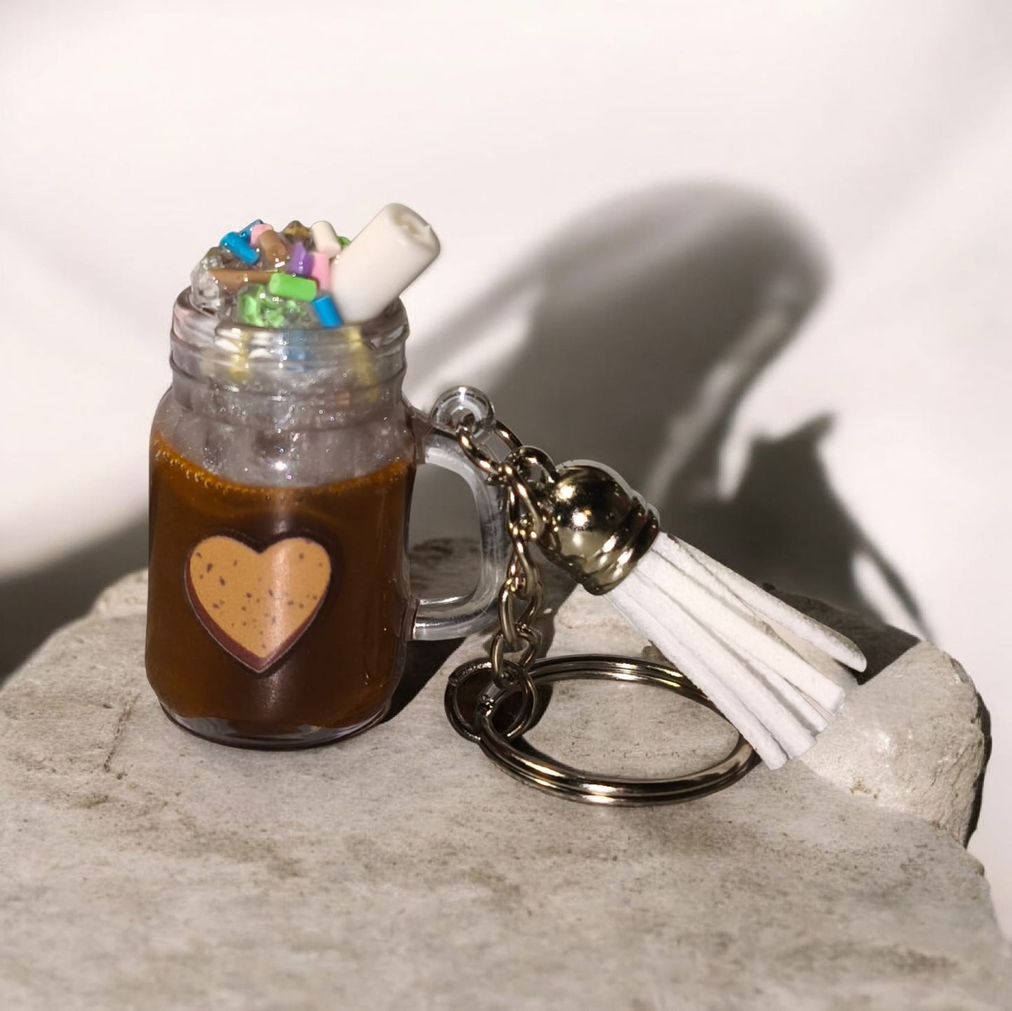 Mini Schlüsselanhänger im Snowglobe Design - Unikat - mit Quaste und Schlüsselring - Art Nr S014