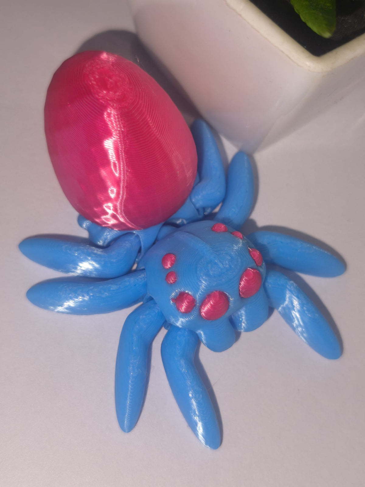 Art 0379 Flexi Osterei Spinne| 3D-gedruckt| ca 7,5*5cm breit | PLA pink blau Deko & Geschenk für Fantasy-Fans