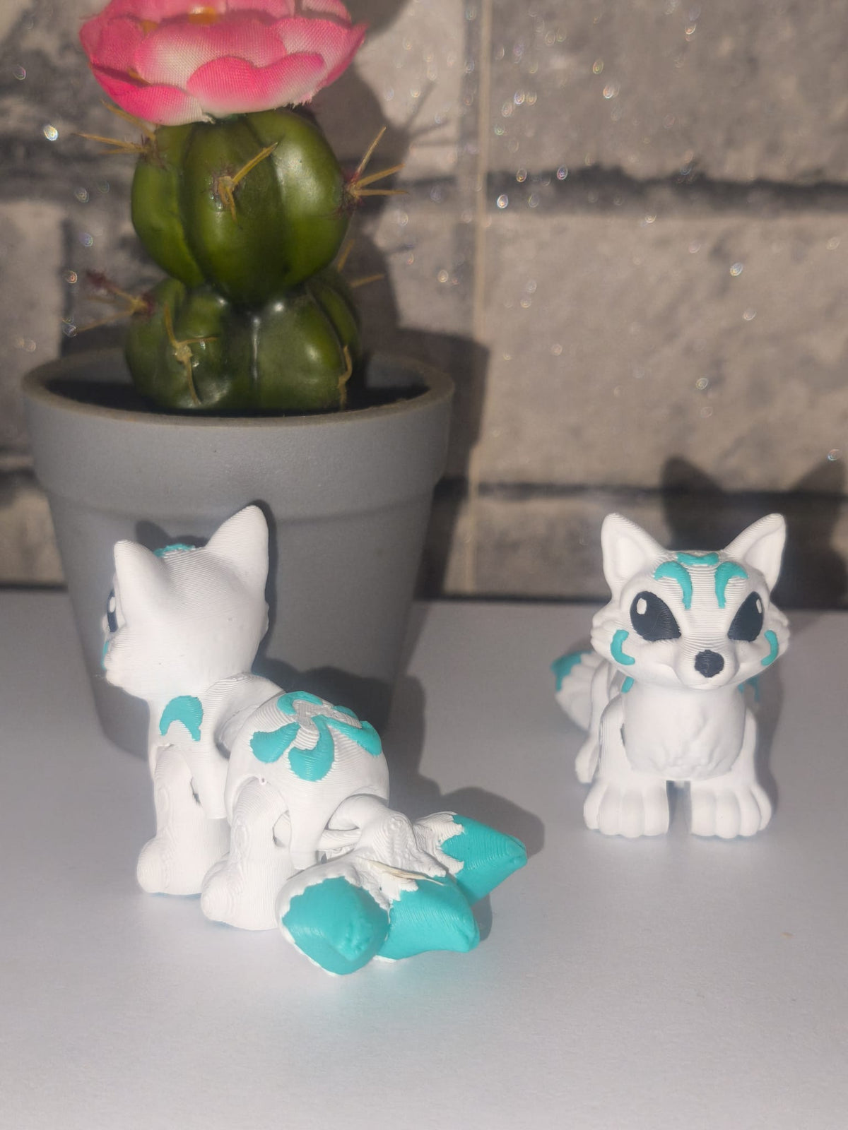 Art Nr 0355 Katze mit 3fach Schwänzchen| 3D-gedruckt| ca. 5,0cm hoch*6,5cm lang | PLA Deko & Geschenk für Fantasy-Fans