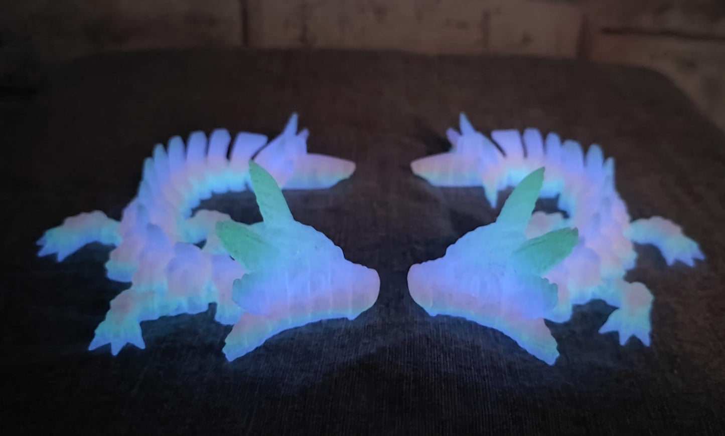 Art 0120 Flexi Leucht Axolotl | 3D-gedruckter beweglicher Axolotl | ca. 18 cm lang | PLA bunt leuchtend Deko & Geschenk für Fantasy-Fans Art 0120