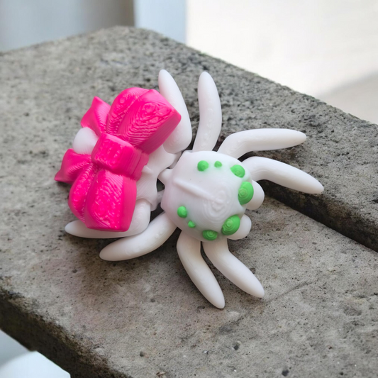 Art 0390 Flexi Spinne mit Spinne| 3D-gedruckt| ca 6,5*5,5cm breit | PLA weiß Deko & Geschenk für Fantasy-Fans