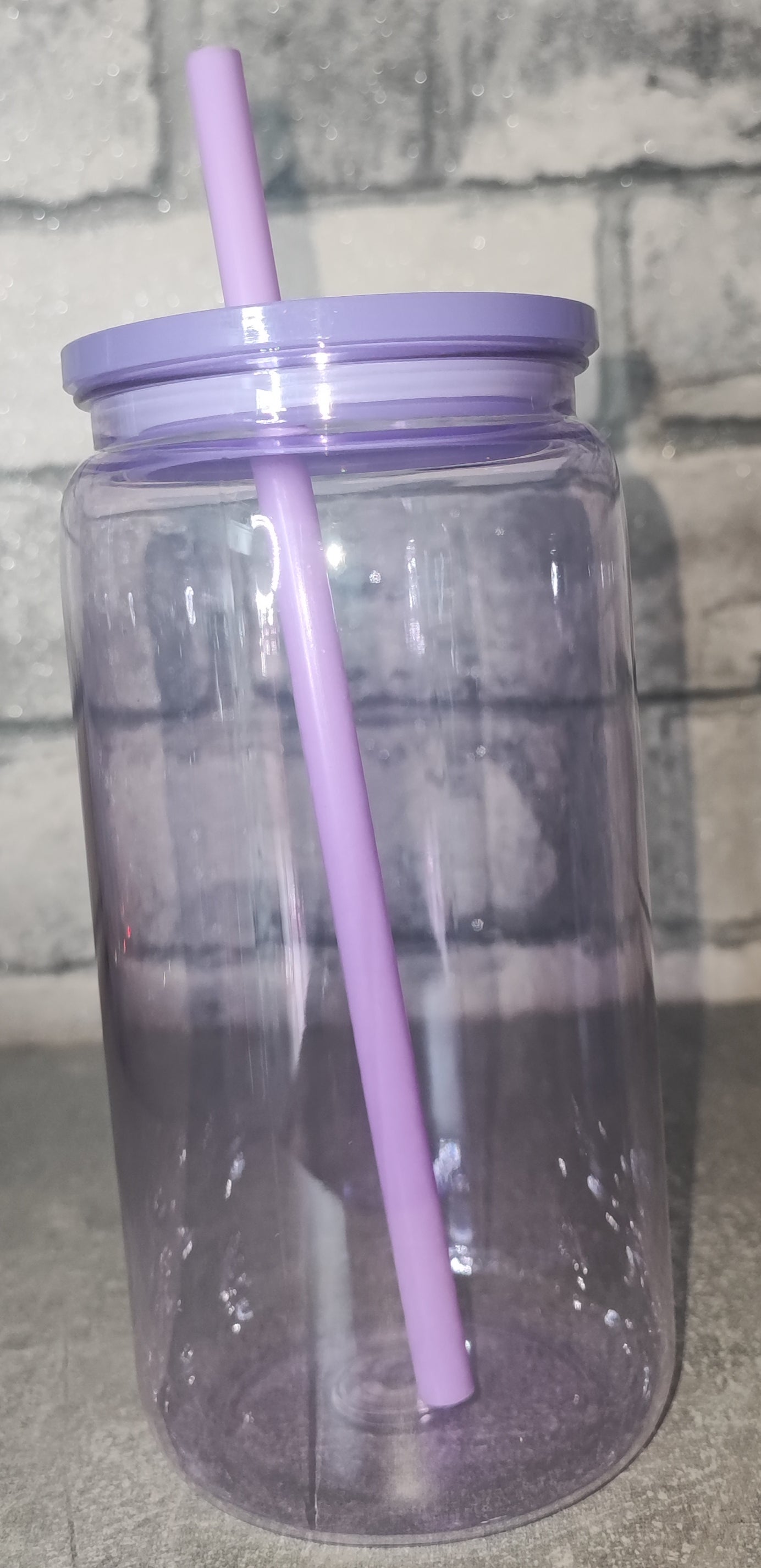 Farbiger Kunststoff Becher mit Strohhalm und UV Dtf Aufkleber - farbiger Deckel