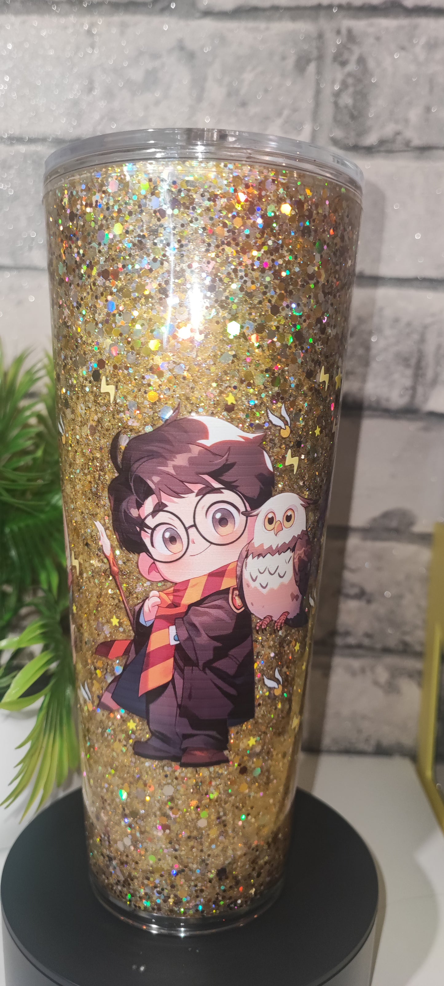 Großer glänzender Glitzer Becher mit UV Dtf Aufkleber inkl Strohhalm Kunststoff - Zauberer
