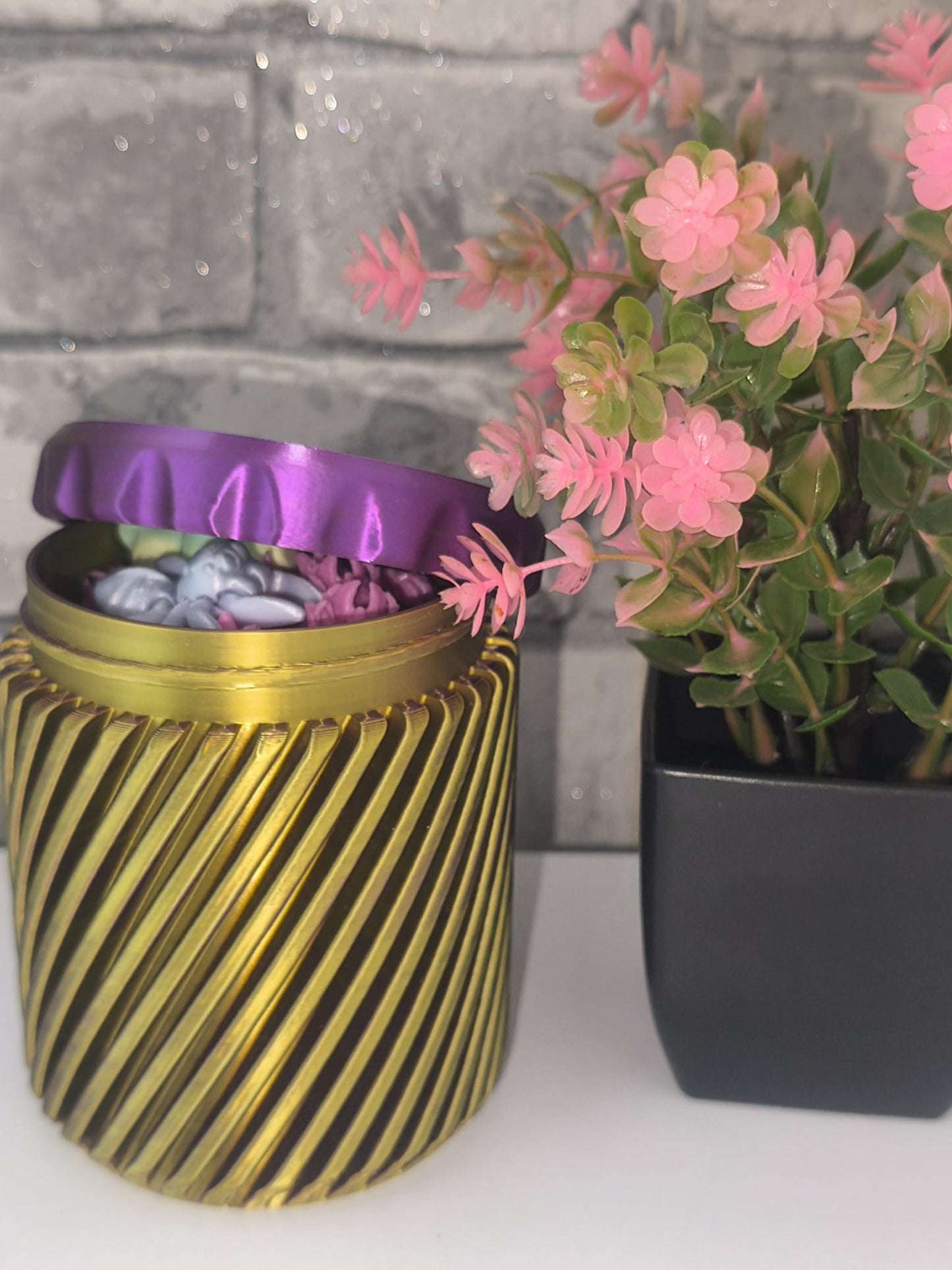 Mittlere Überraschungsdose mit 3D-gedruckten Flexi-Figuren D-001