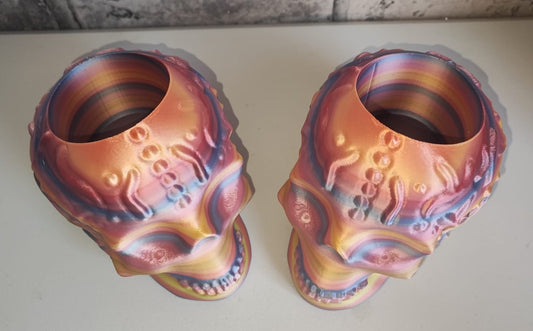Art 0109 Deko Totenkopf | 3D-gedruckter Stiftehalter/behälter | 10cm Höhe & 13,5cm Tiefe | PLA Regenbogen Deko Home Geschenk Art 0109