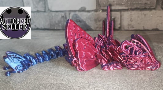Art. 0214 Großer Schmetterlings Drache| 3D-gedruckter beweglicher Drache | 31 cm lang | PLA Silk blau rot schimmernd Deko & Geschenk für Fantasy-Fans