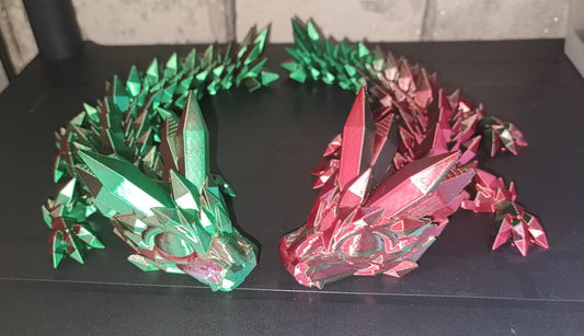 Art.092 Baby Kristall Drache| 3D-gedruckter beweglicher Drache | 26,0 cm lang | PLA Silk grün/rot Deko & Geschenk für Fantasy-Fans Art.092