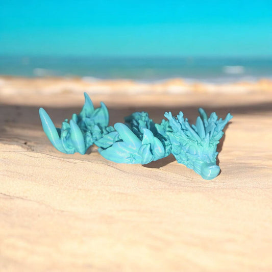 Art 075 Flexi Baby Korallen-Drache | 3D-gedruckter beweglicher Drache | ca. 15 cm lang | PLA Farbverlauf Blau-Grün Deko & Geschenk für Fantasy-Fans Art 075