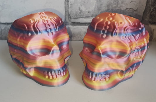 Art 0109 Deko Totenkopf | 3D-gedruckter Stiftehalter/behälter | 10cm Höhe & 13,5cm Tiefe | PLA Regenbogen Deko Home Geschenk Art 0109