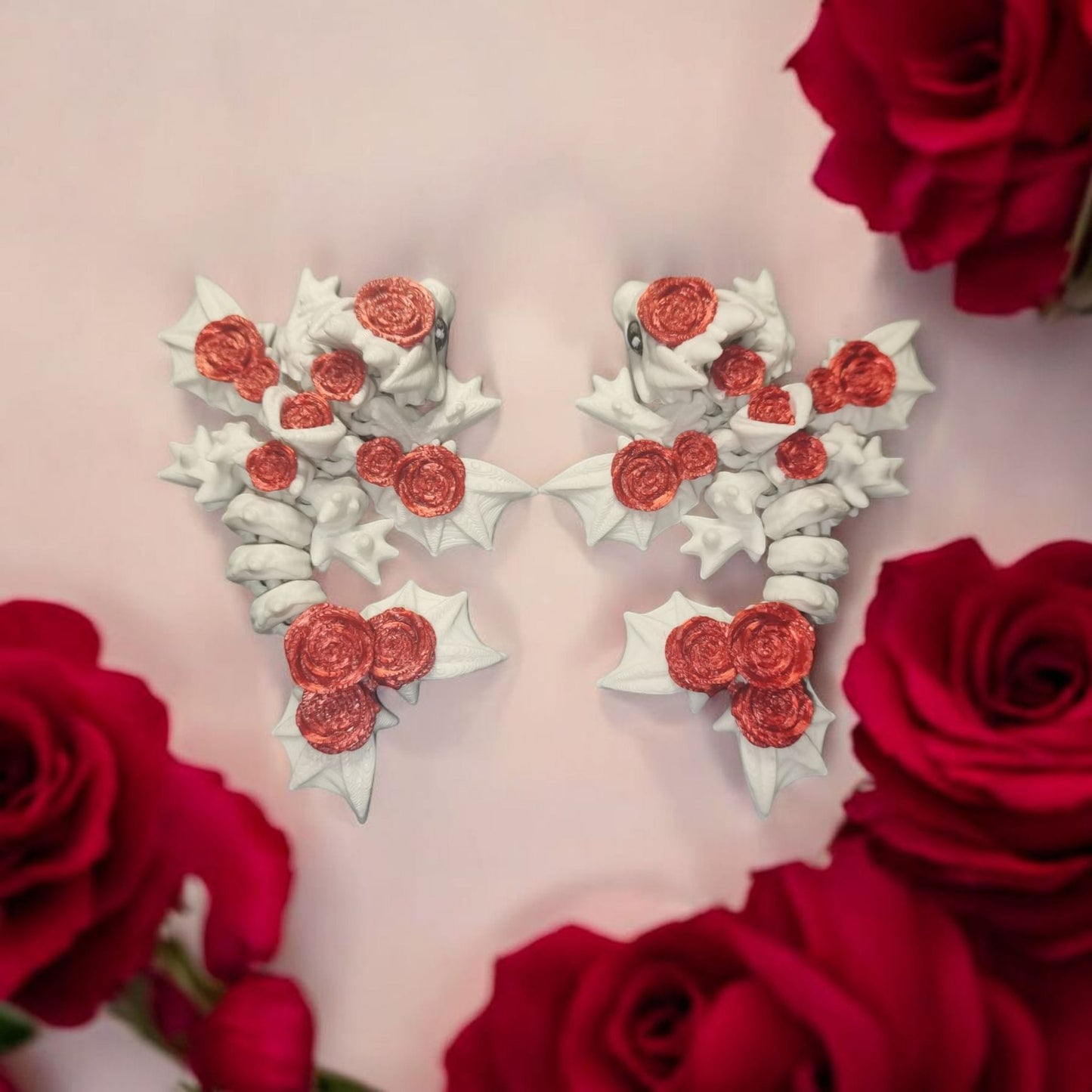 Artikel 005 Kleiner Flexi Rosendrache | 3D-gedruckter beweglicher Drache | ca. 9,8 cm lang | PLA Deko & Geschenk für Fantasy-Fans