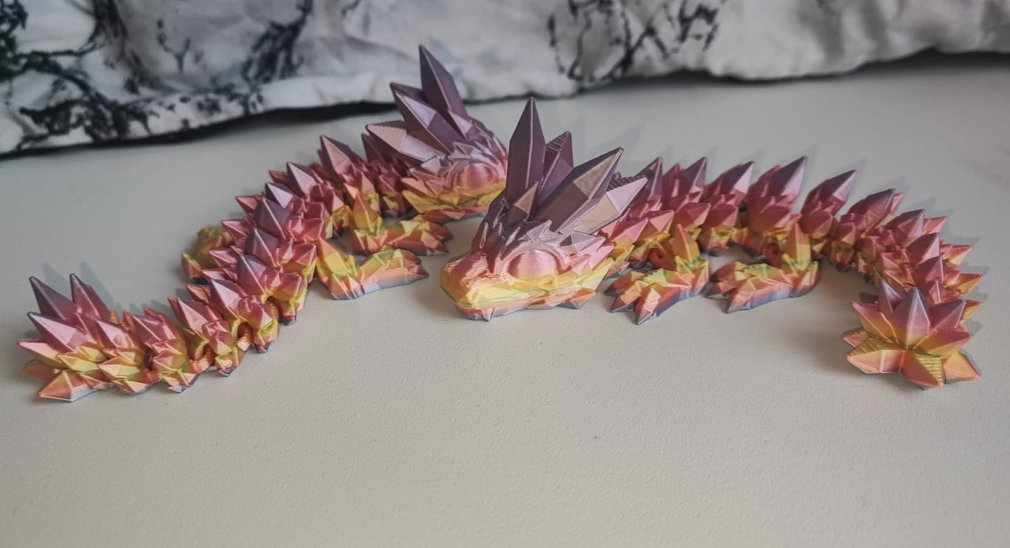 Art.0107 Baby Kristall Drache| 3D-gedruckter beweglicher Drache | 18,5 cm lang | PLA Farbverlauf Deko & Geschenk für Fantasy-Fans Art.0107