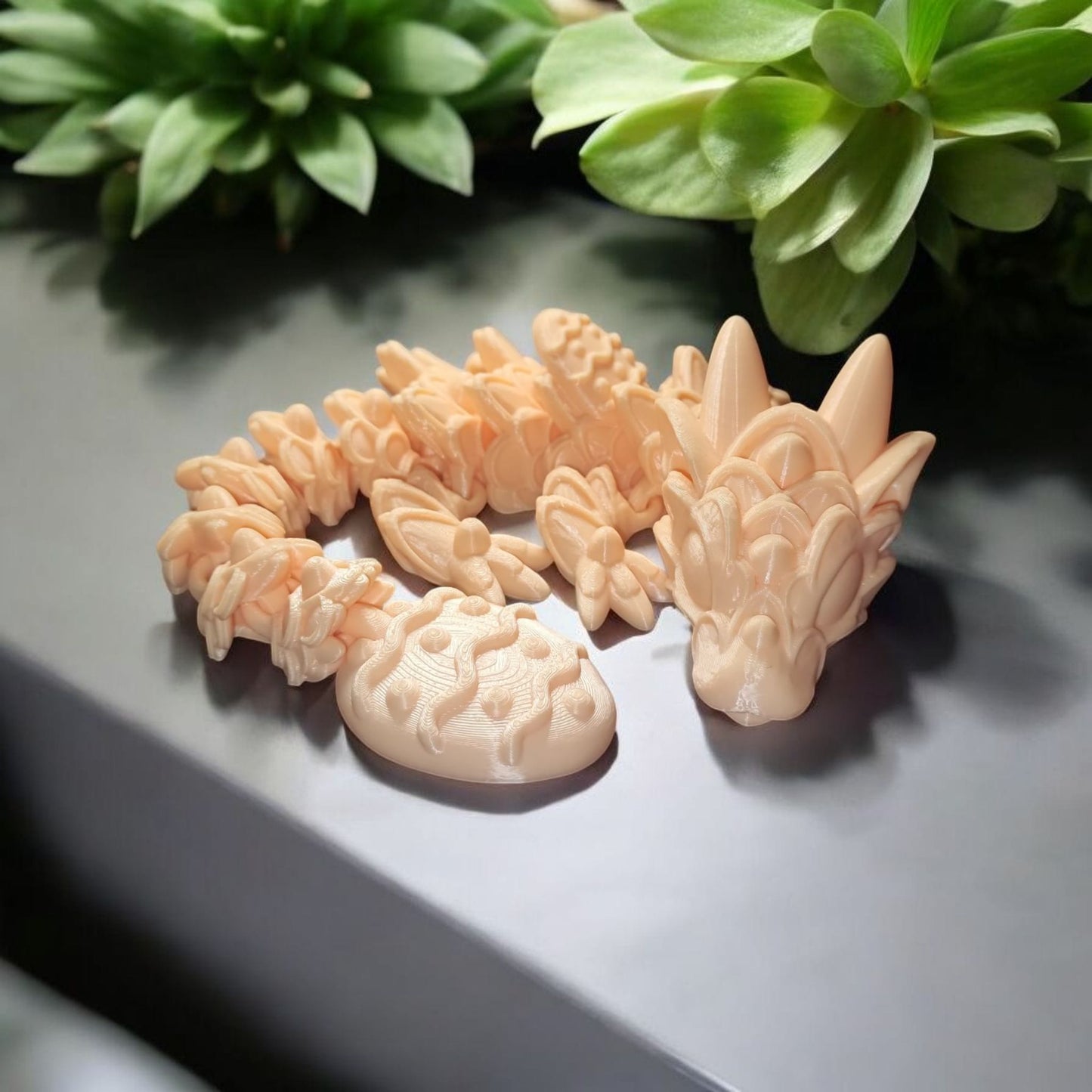 Art.034 Flexi Oster Cookie Drache| 3D-gedruckter beweglicher Drache | 32,0 cm lang | PLA hautfarbend Deko & Geschenk für Fantasy-Fans Art.034