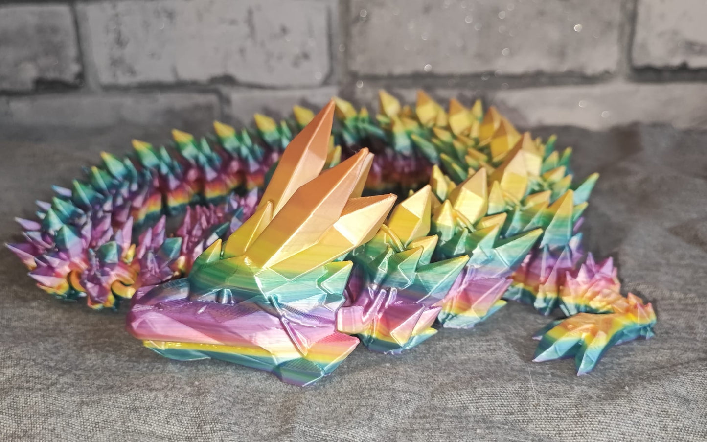 Art 0123 Mega Flexi Kristall-Drache | 3D-gedruckter beweglicher Drache | ca. 72cm cm lang | PLA Silk Regenbogenverlauf Deko & Geschenk für Fantasy-Fans Art 0123
