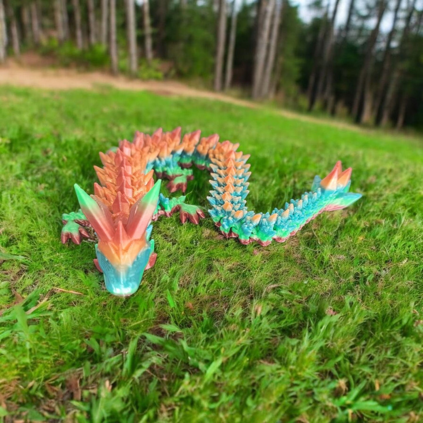Artikel 003 Kleiner Flexi Kristalldrache | 3D-gedruckter beweglicher Drache | 24,0 cm lang | PLA Regenbogen Deko & Geschenk für Fantasy-Fans