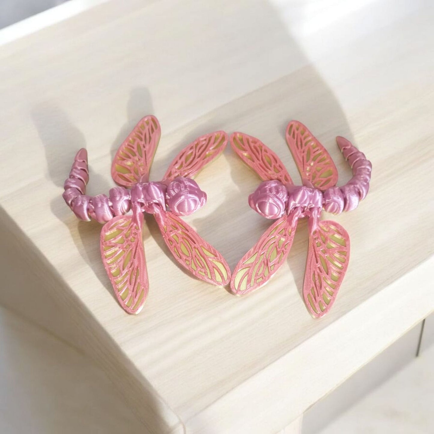 Art 041 Flexi Libelle | 3D-gedruckter bewegliche Libelle | ca.14,5 cm lang | Flügelspannweite 16 cm | PLA Farbverlauf Deko & Geschenk für Fantasy-Fans Art 041