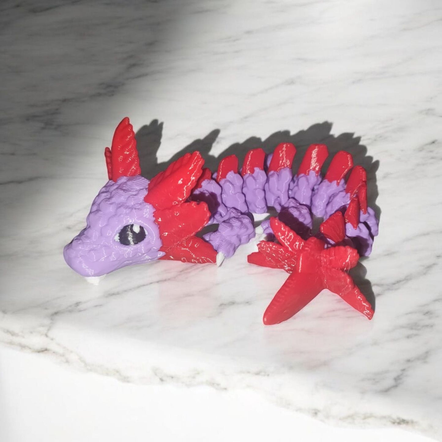Art.027 Flexi Axolotl Drachen| 3D-gedruckter beweglicher Drache | 18,0 cm lang | PLA flieder-rot Deko & Geschenk für Fantasy-Fans Art.027