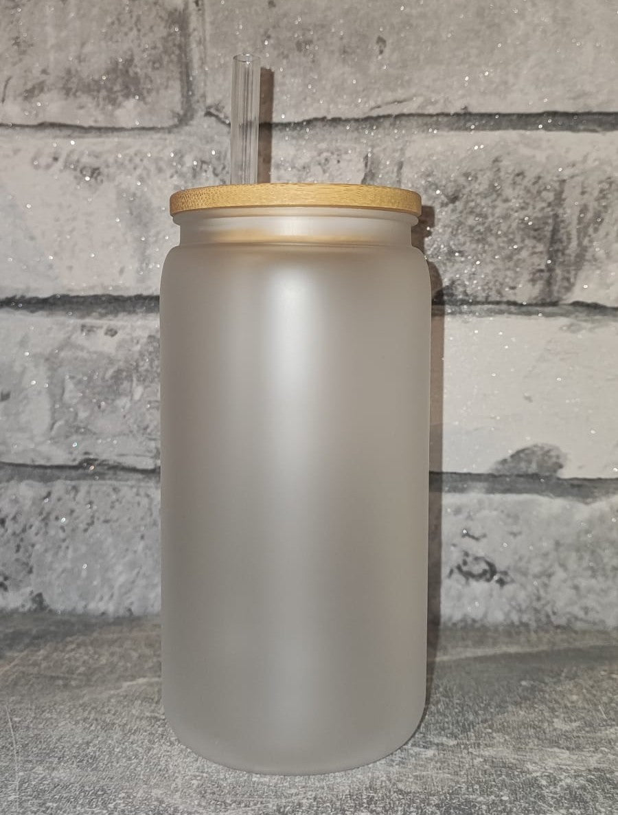 Matter Kunststoff Becher mit Strohhalm und UV Dtf Aufkleber - Kunststoff - Deckel Bambus