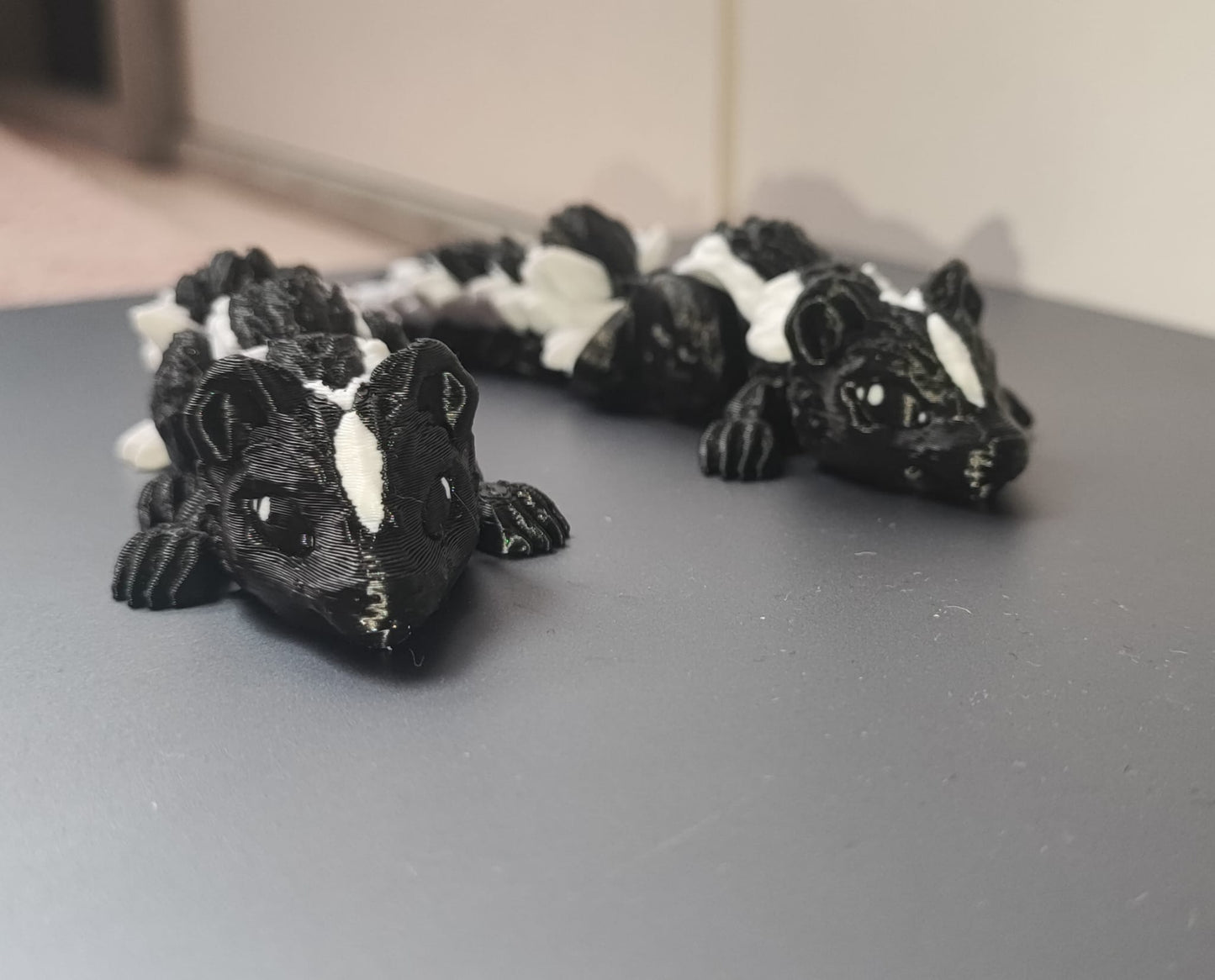 Art 0102 Stinktier Deko| 3D-gedruckt | 12,5cm lang | PLA schwarz/weiß Deko Home Geschenk Art 0102