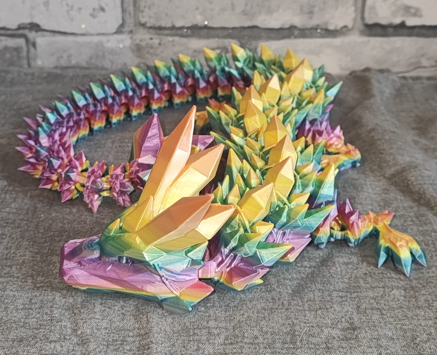 Art 0123 Mega Flexi Kristall-Drache | 3D-gedruckter beweglicher Drache | ca. 72cm cm lang | PLA Silk Regenbogenverlauf Deko & Geschenk für Fantasy-Fans Art 0123