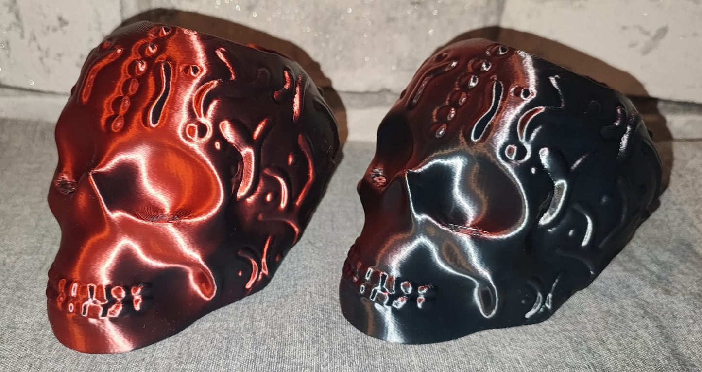 Art 0144 Deko Totenkopf | 3D-gedruckter Stiftehalter/behälter | 10cm Höhe & 13,5cm Tiefe | PLA Seiden schwarz rot Deko Home Geschenk Art 0144