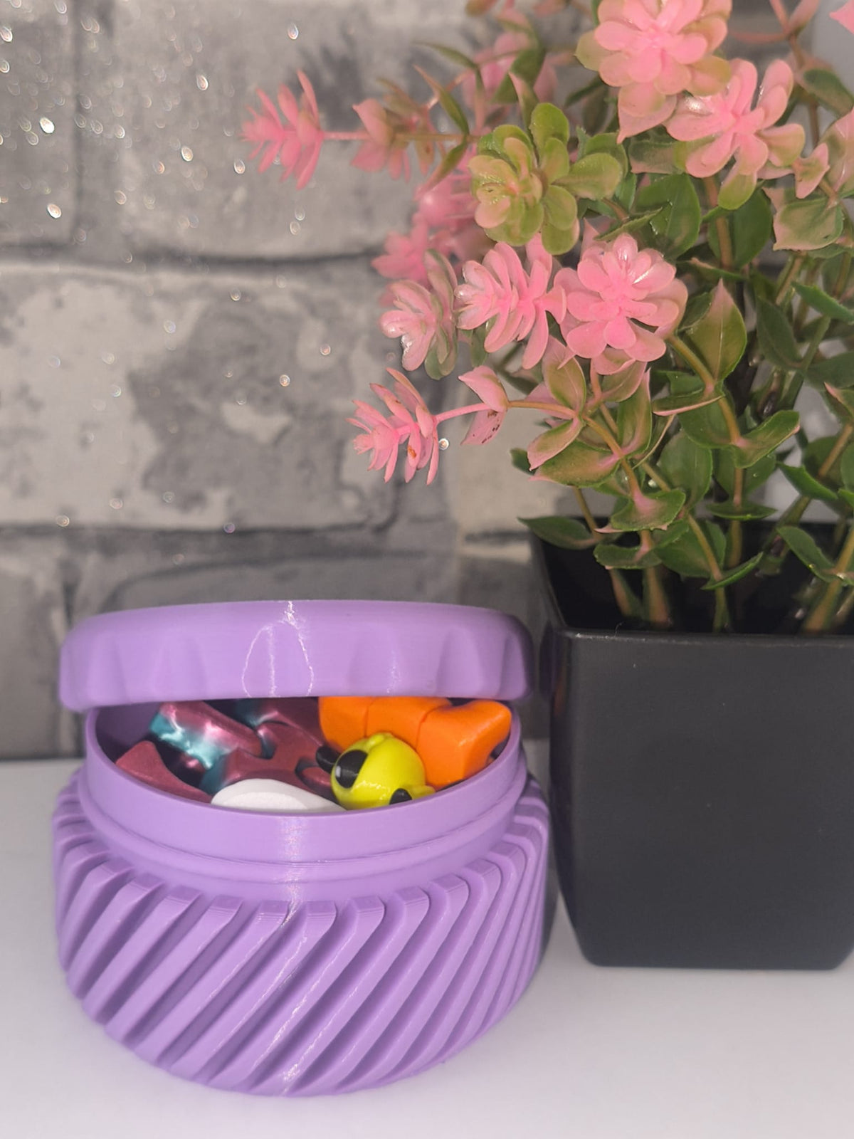 Kleine Überraschungsdose mit 3D-gedruckten Flexi-Figuren Art.Nr. D-008