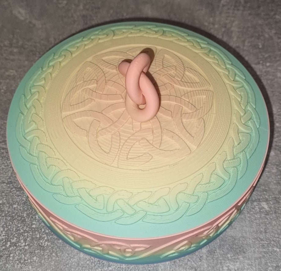 Art 0305 Dose mit Muster | 3D-gedruckt | ca 13cm Durchmesser und 8cm hoch| PLA matt Regenbogen | Deko Home Geschenk