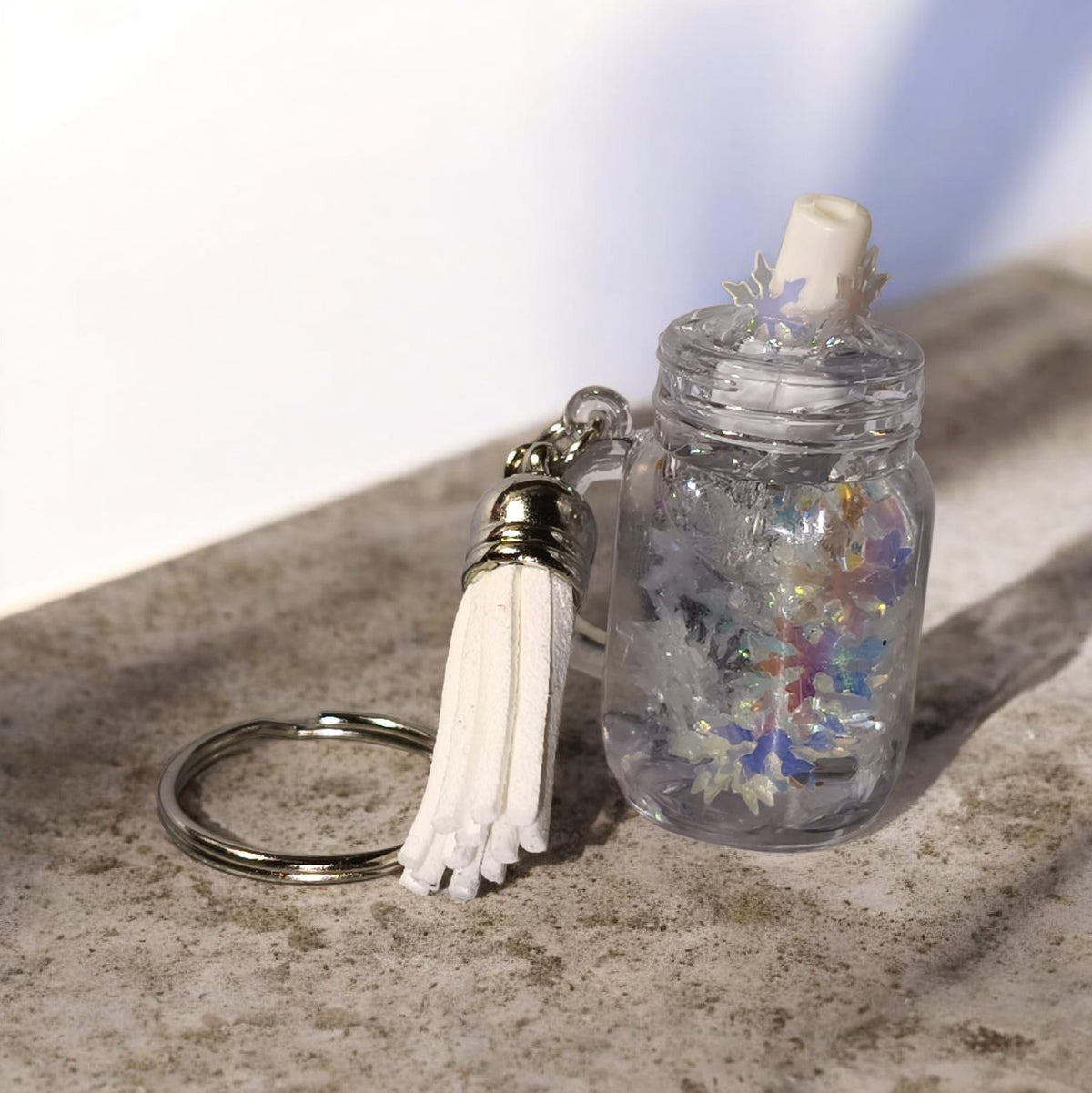 Mini Schlüsselanhänger im Snowglobe Design - Unikat - mit Quaste und Schlüsselring - Art Nr S023