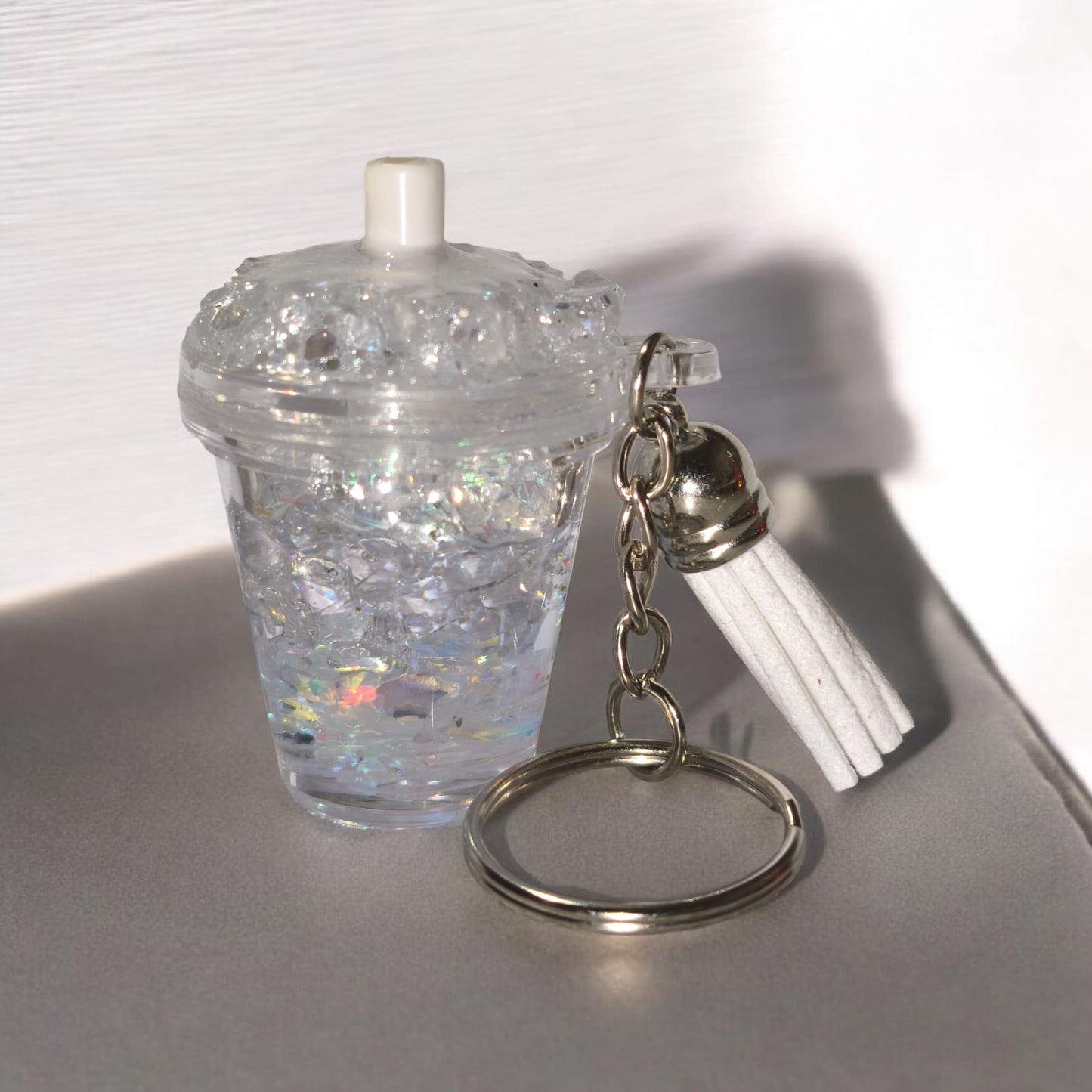 Mini Schlüsselanhänger im Snowglobe Design - Unikat - mit Quaste und Schlüsselring - Art Nr S030