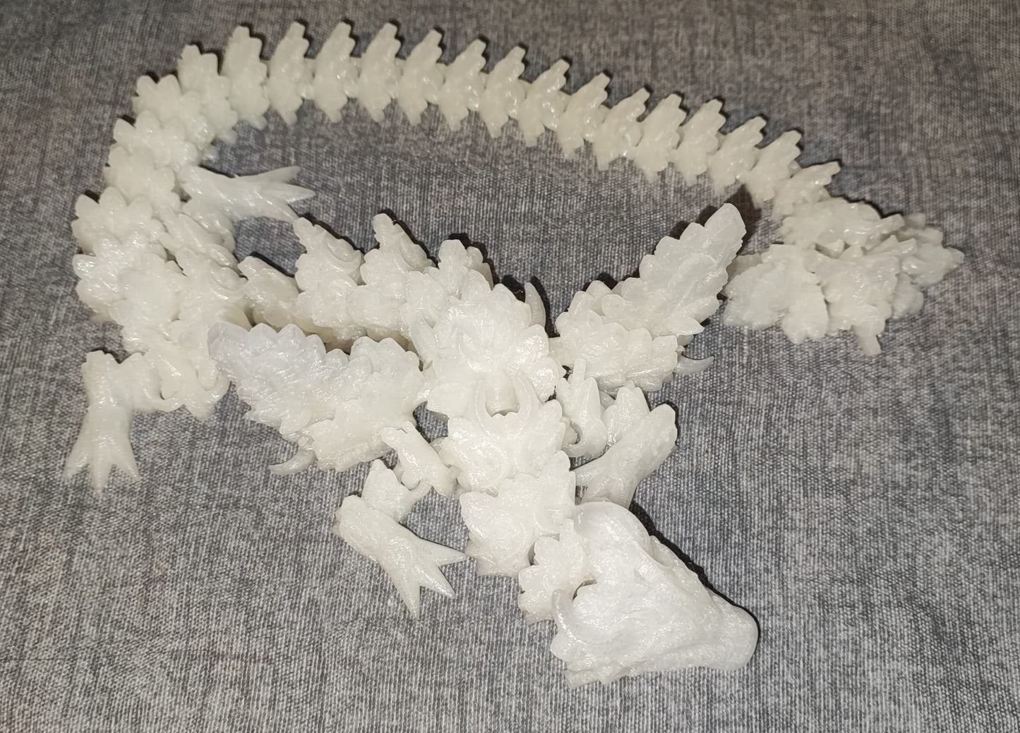 Art 0157 Flexi Mondflügel Drache | 3D-gedruckter beweglicher Drache | ca. 42 cm lang | PLA Nachtsleuchtend blau Deko & Geschenk für Fantasy-Fans Art 0157