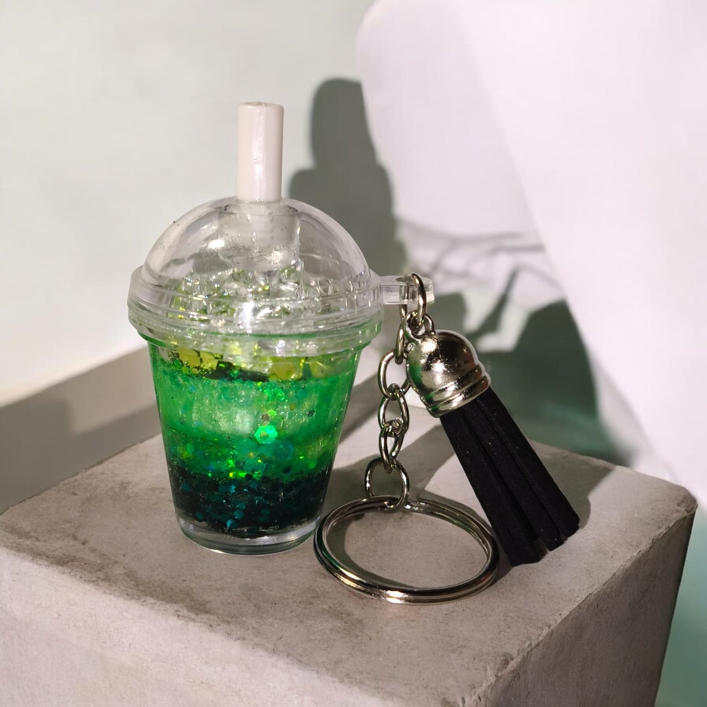Mini Schlüsselanhänger im Snowglobe Design - Unikat - mit Quaste und Schlüsselring - Art Nr S002