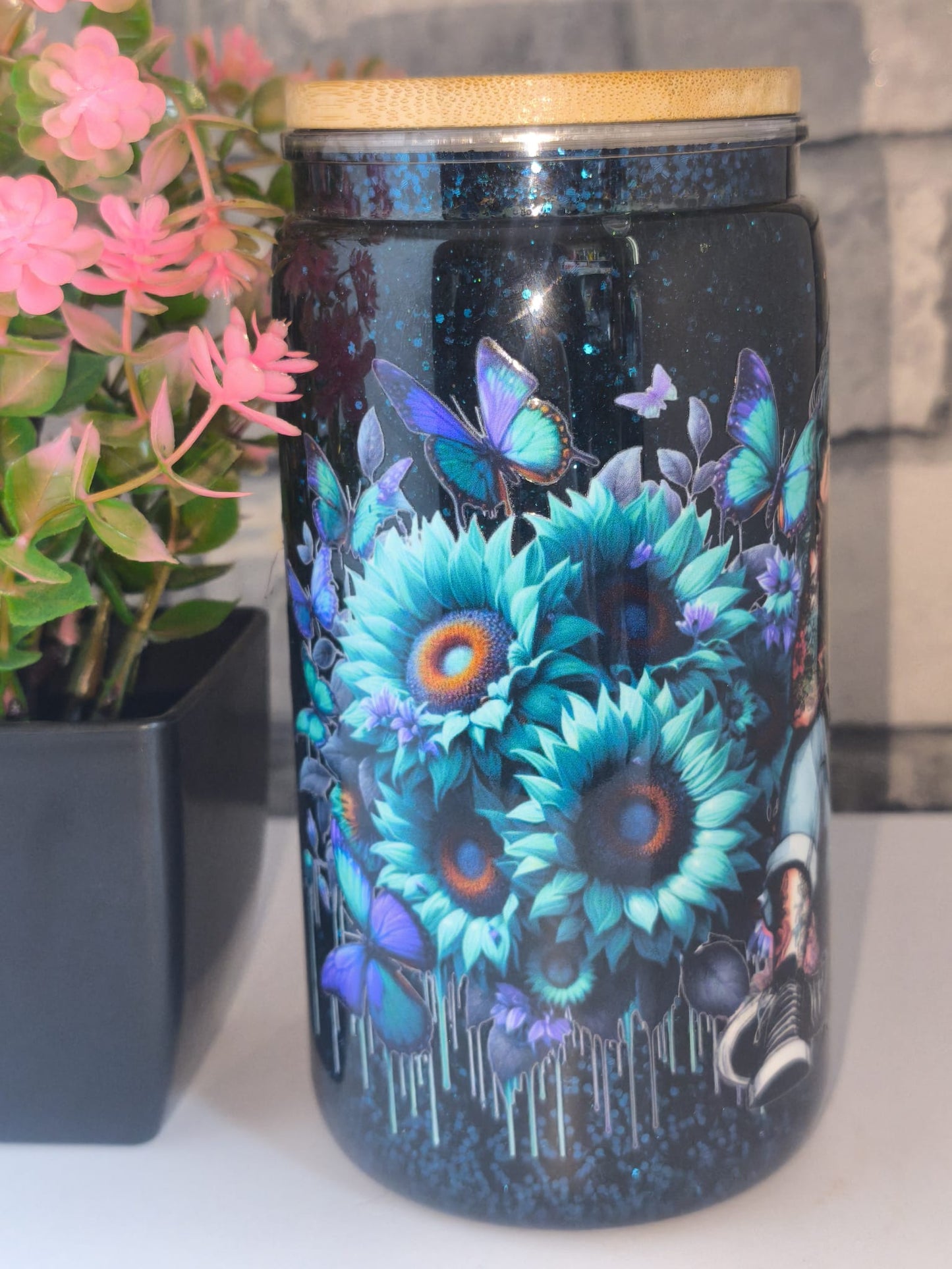 Glitzer Becher mit UV Dtf Aufkleber inkl Strohhalm Kunststoff - Blau schwarz Frau