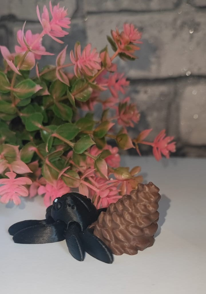 Flexi Spinne mit Tannnenzapfen| 3D-gedruckt| ca 7cm*5,5cm breit | PLA braun schwarz Deko & Geschenk für Fantasy-Fans Art 0383