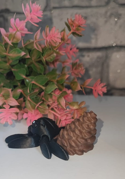 Flexi Spinne mit Tannnenzapfen| 3D-gedruckt| ca 7cm*5,5cm breit | PLA braun schwarz Deko & Geschenk für Fantasy-Fans Art 0383