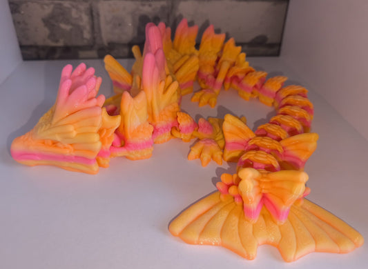 Flexi Koi Drache | 3D-gedruckt| ca. 60cm lang | PETG Farbverlauf orange rosa Deko & Geschenk für Fantasy-Fans Art 0396