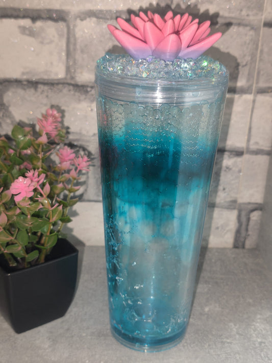 Großer Becher mit Wasserperlen blau inkl Strohhalm Kunststoff - mit 3D gedruckter Seerose