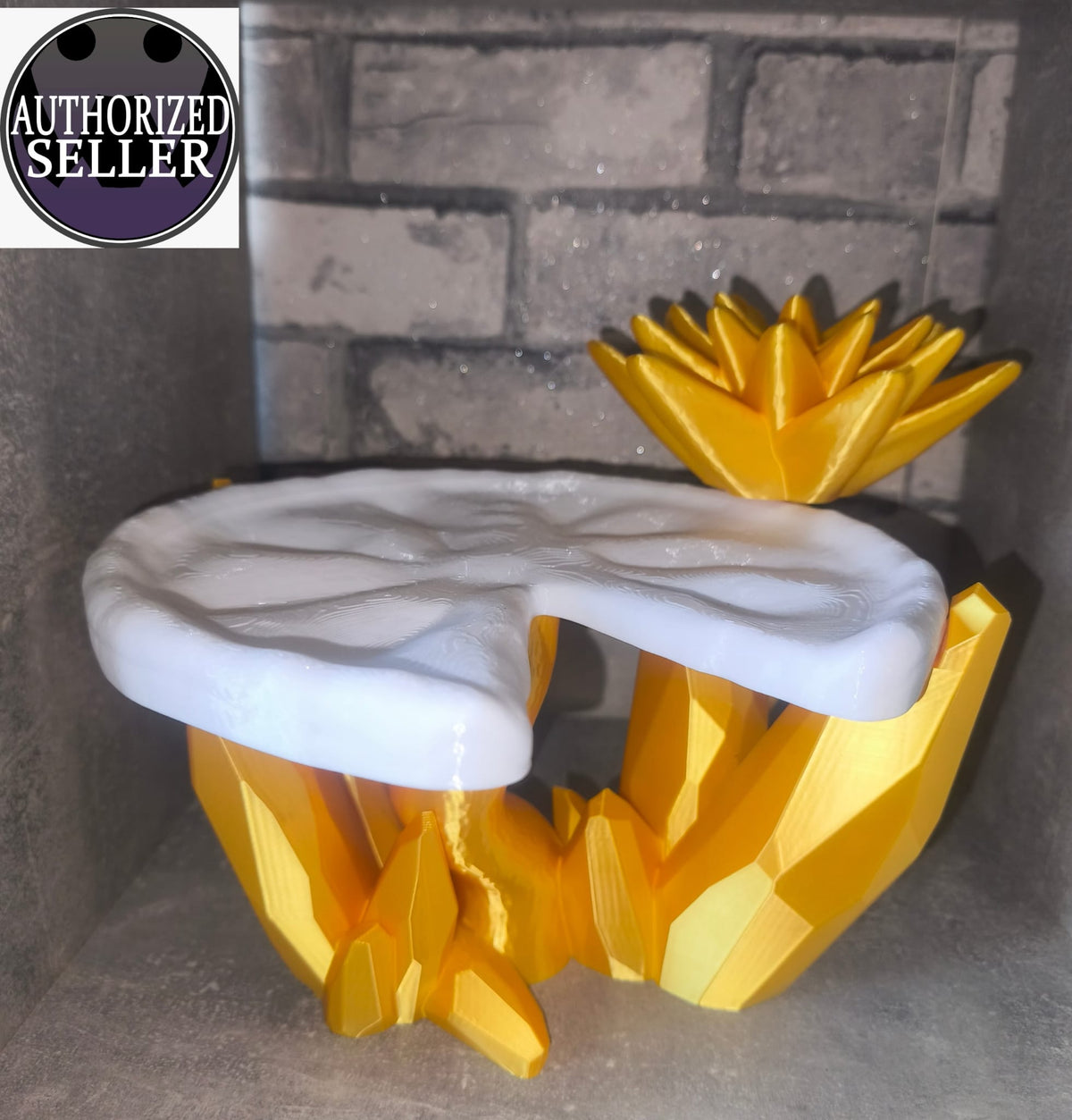 XL Seerosenblatt getragen von Kristallen mit Seerose| 3D-gedruckt| ca. 22*30 cm | PLA Silk gold Art Nr 0405