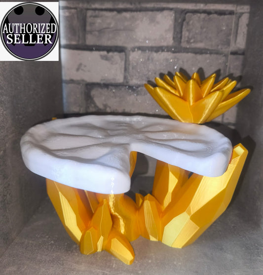 XL Seerosenblatt getragen von Kristallen mit Seerose| 3D-gedruckt| ca. 22*30 cm | PLA Silk gold Art Nr 0405