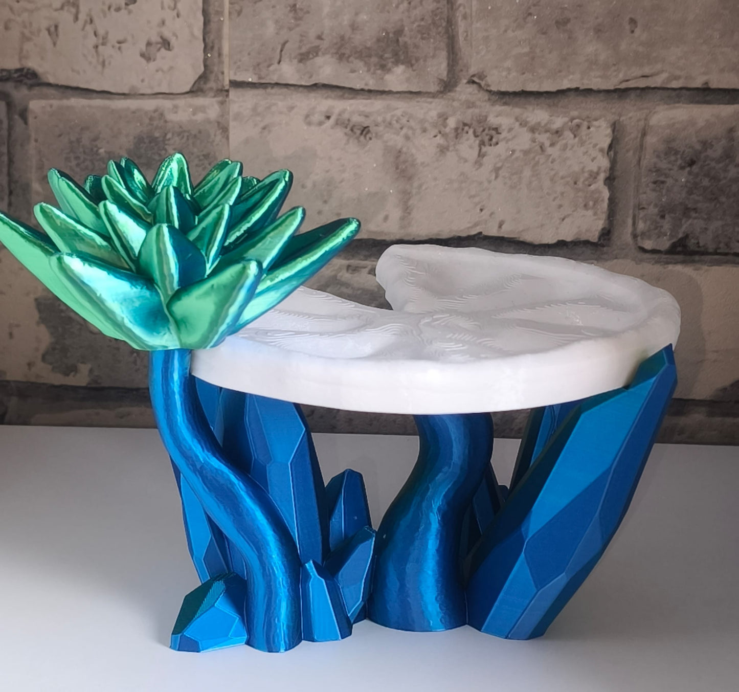 Seerosenblatt getragen von Kristallen mit Seerose| 3D-gedruckt| ca. 15*21,5 cm | PLA Silk blau grün Art Nr 0410