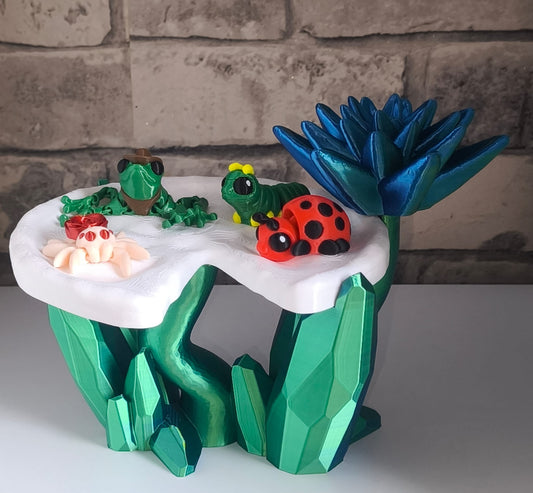 Seerosenblatt getragen von Kristallen mit Seerose| 3D-gedruckt| ca. 15*21,5 cm | PLA Silk blau grün Art Nr 0410
