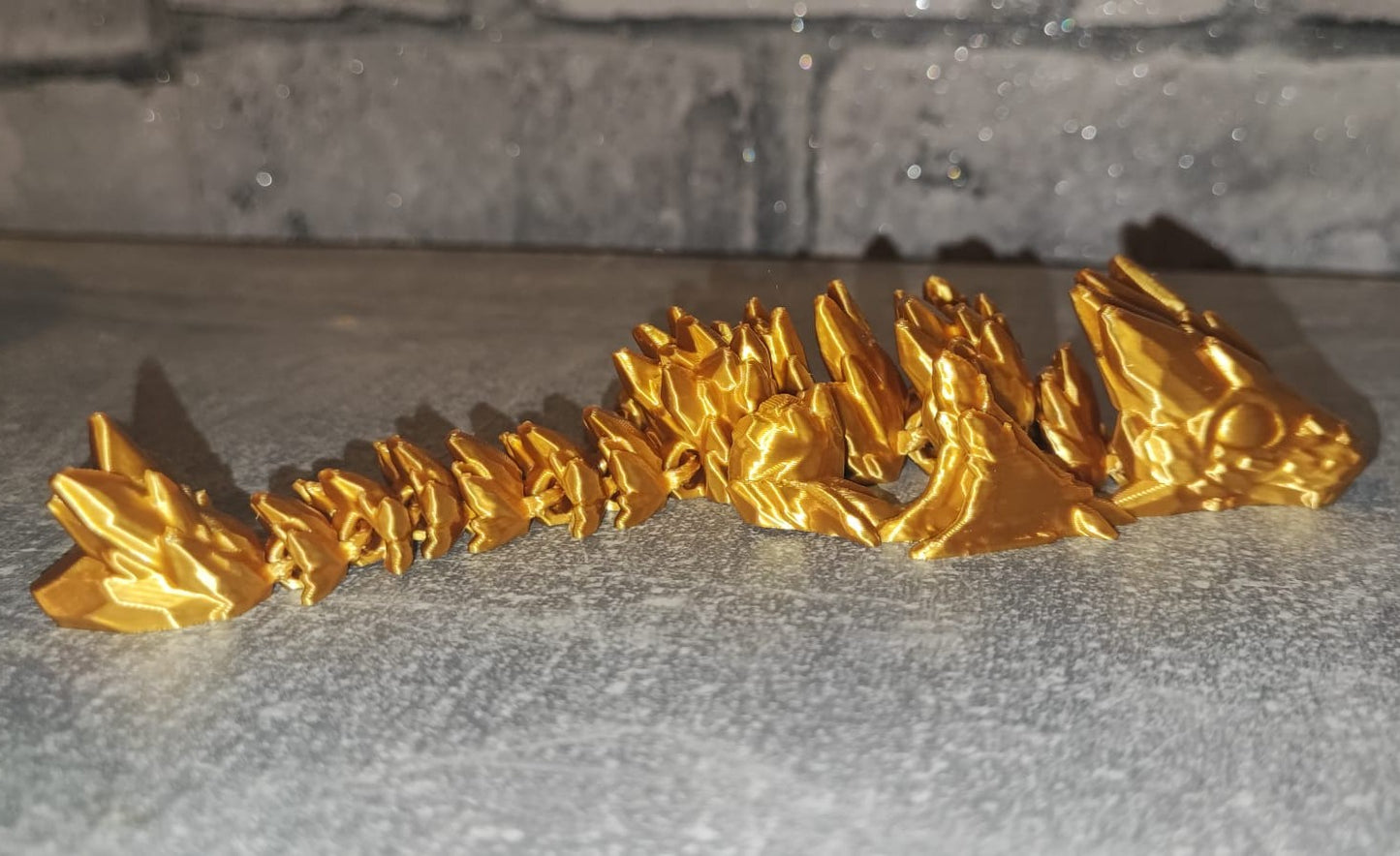 Art. 0184 Flexi Edelstein Drache | 3D-gedruckter beweglicher Drache | ca. 17,5cm cm lang | PLA glänzend gold Deko & Geschenk für Fantasy-Fans Art. 0184