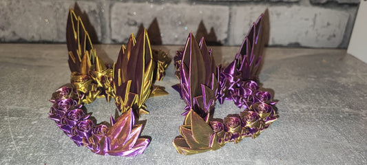 Art 0238 Flexi Rosendrache| 3D-gedruckter beweglicher Drache | ca. 22 cm lang Flügelspannweite 20cm | PLA gold lila schimmernd Deko & Geschenk für Fantasy-Fans