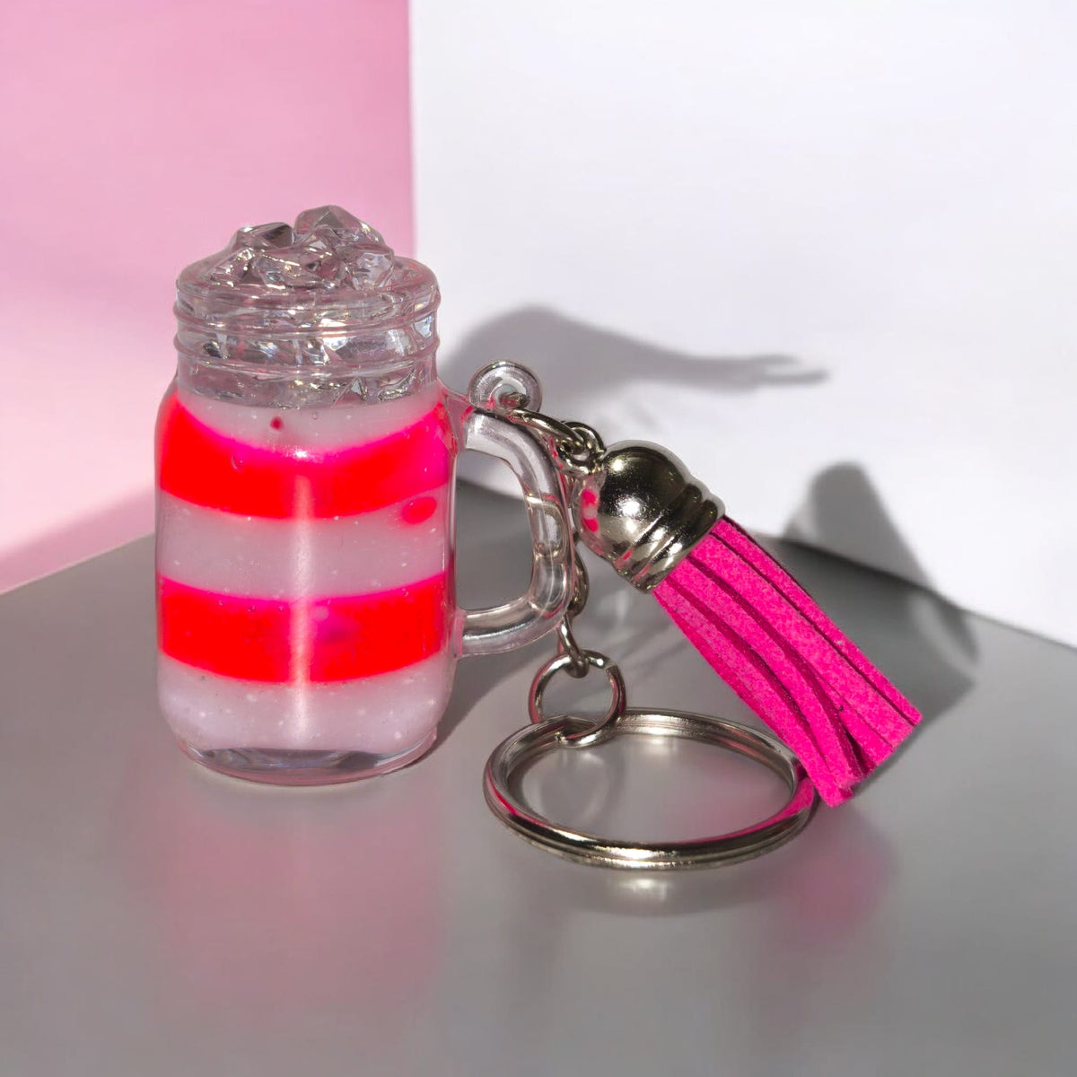 Mini Schlüsselanhänger im Snowglobe Design - Unikat - mit Quaste und Schlüsselring - Art Nr S031